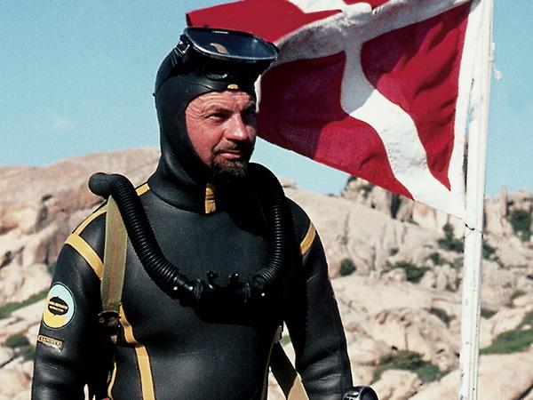 Reg Vallintine in diving gear, 1969