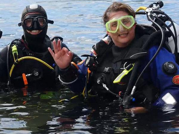 Thumbnail photo for Girls from Hazel Grove SAC can scuba dive!