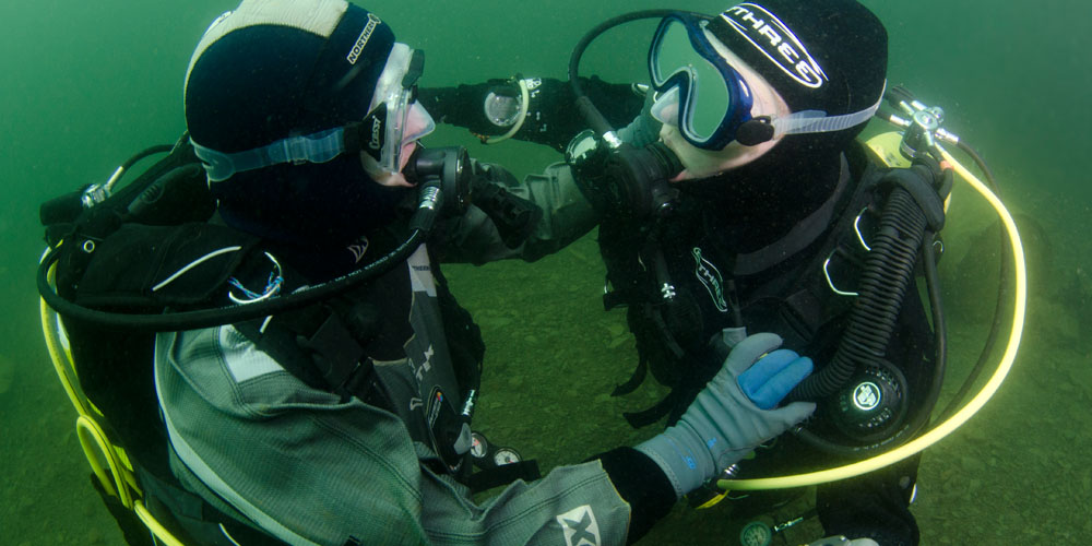 Controlled buoyancy lift with diving buddy