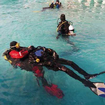 Rescue skills training in the open air pool 400x400