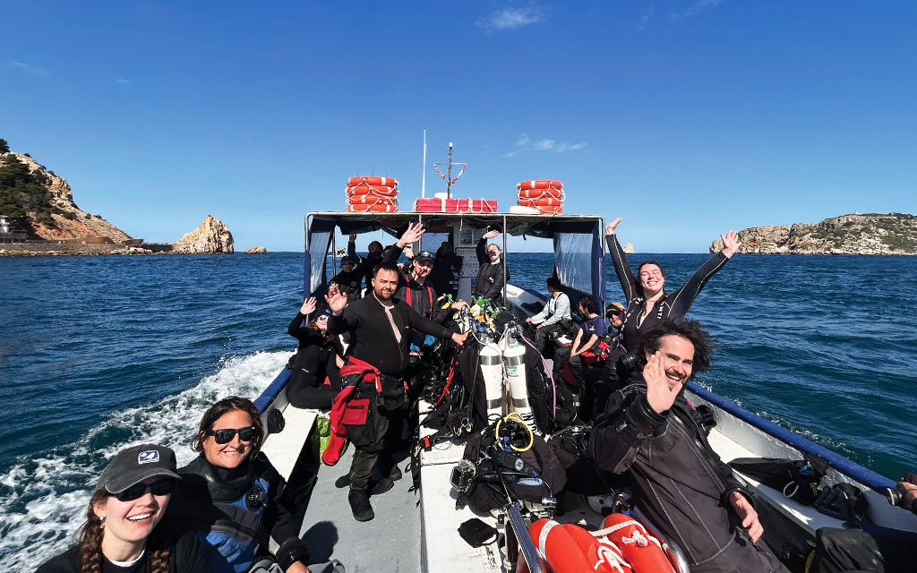 SUSAC members on the blue ocean heading to the dive spot