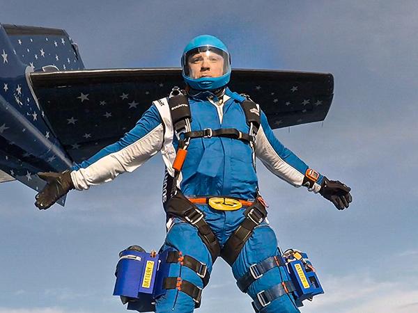Thumbnail photo for Andy Torbet to make aerial entrance at Spring Lakes dive festival