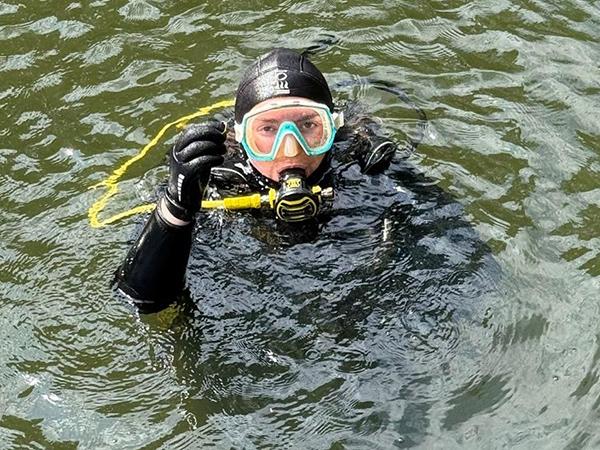 Thumbnail photo for Bedford Scuba Divers are lords of the ring recovery