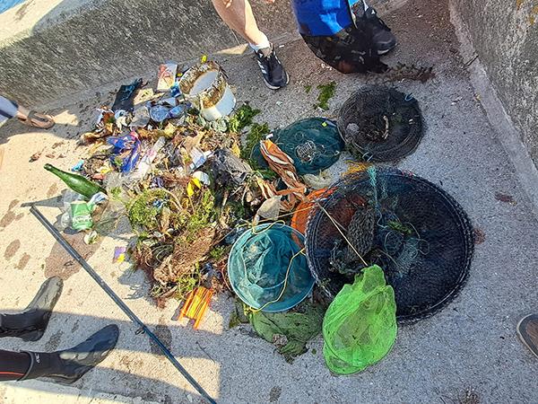 Thumbnail photo for Marine Champion Action Weekends: Exeter cleans up