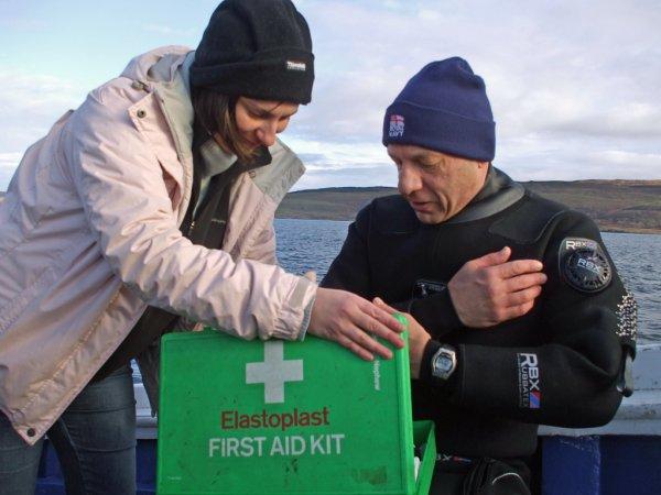 Thumbnail photo for Why you should keep practising basic first aid as a snorkeller