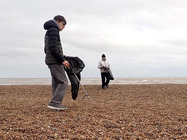 Thumbnail photo for iDive Marine Champions clean up the Suffolk coastline