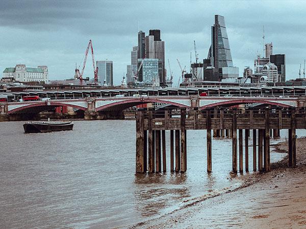 Marine and river charities join forces to clean along the Thames  