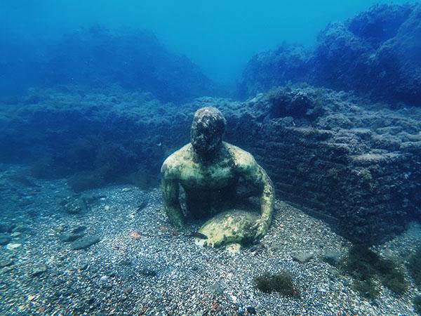 Sunken statue at Terme Del Lacus