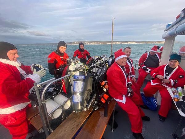 Thumbnail photo for Jurassic’s diving Santas raise £1k for RNLI