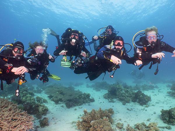 Thumbnail photo for Scuba diving the southwest with University of Bristol Underwater Club