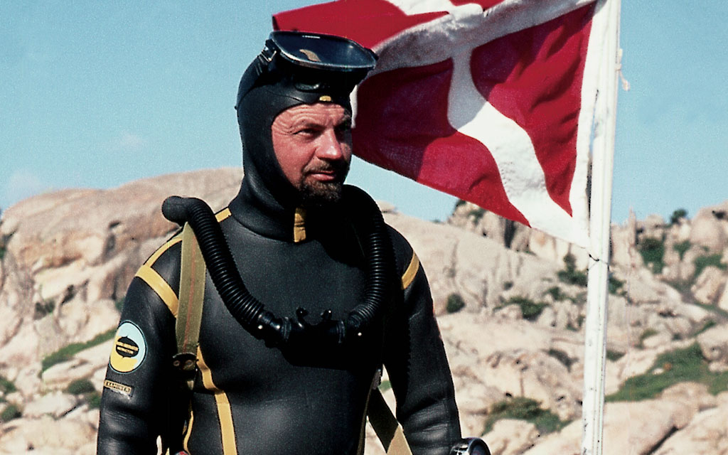 Reg Vallintine in diving gear, 1969