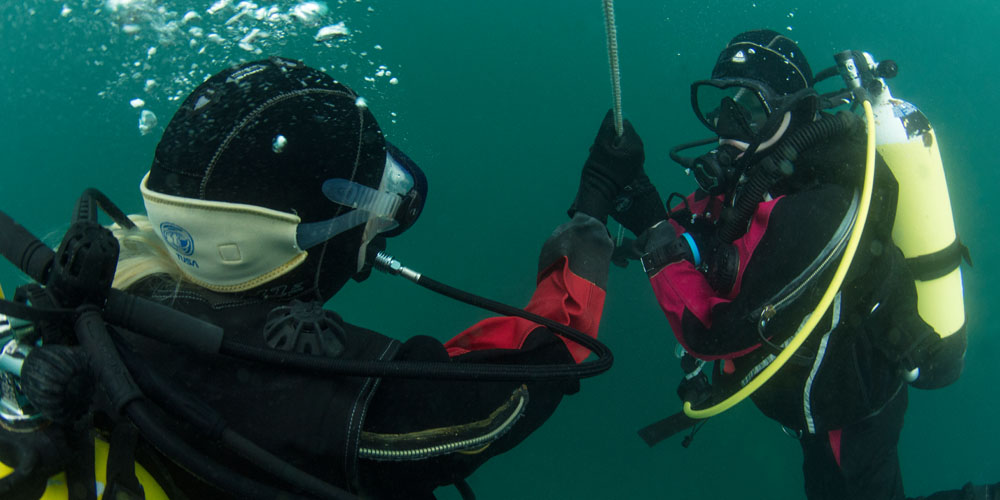 Buddy divers on shotline, keeping an eye on your buddy