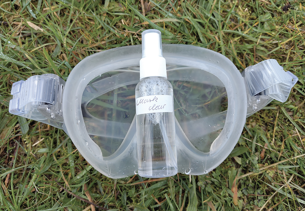 Mask de-mister