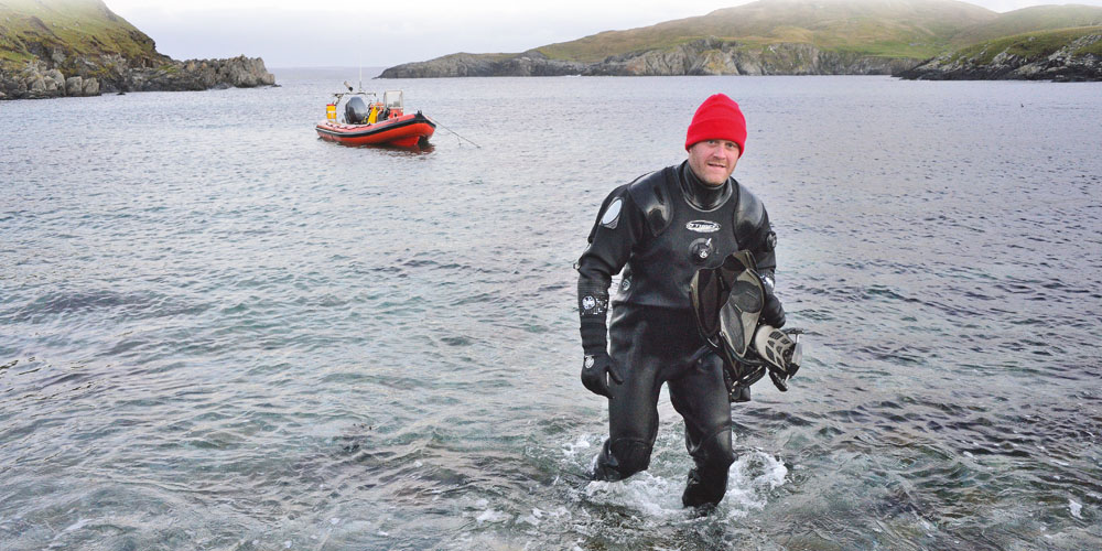 Mike arrives on Easter Wick, having dropped anchor and finned to shore