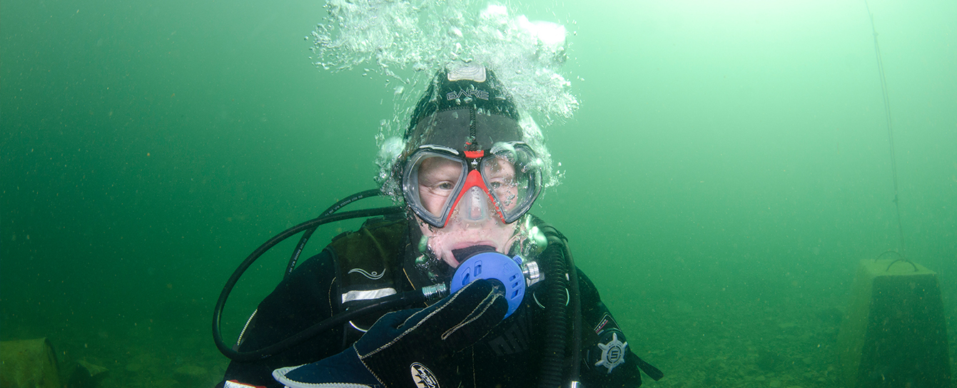 Diver in open water purges their regulator